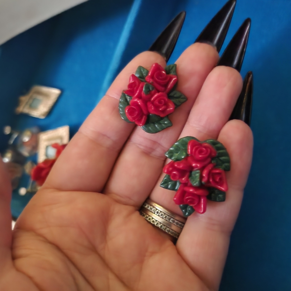VINTAGE clip on rose bouquet earrings